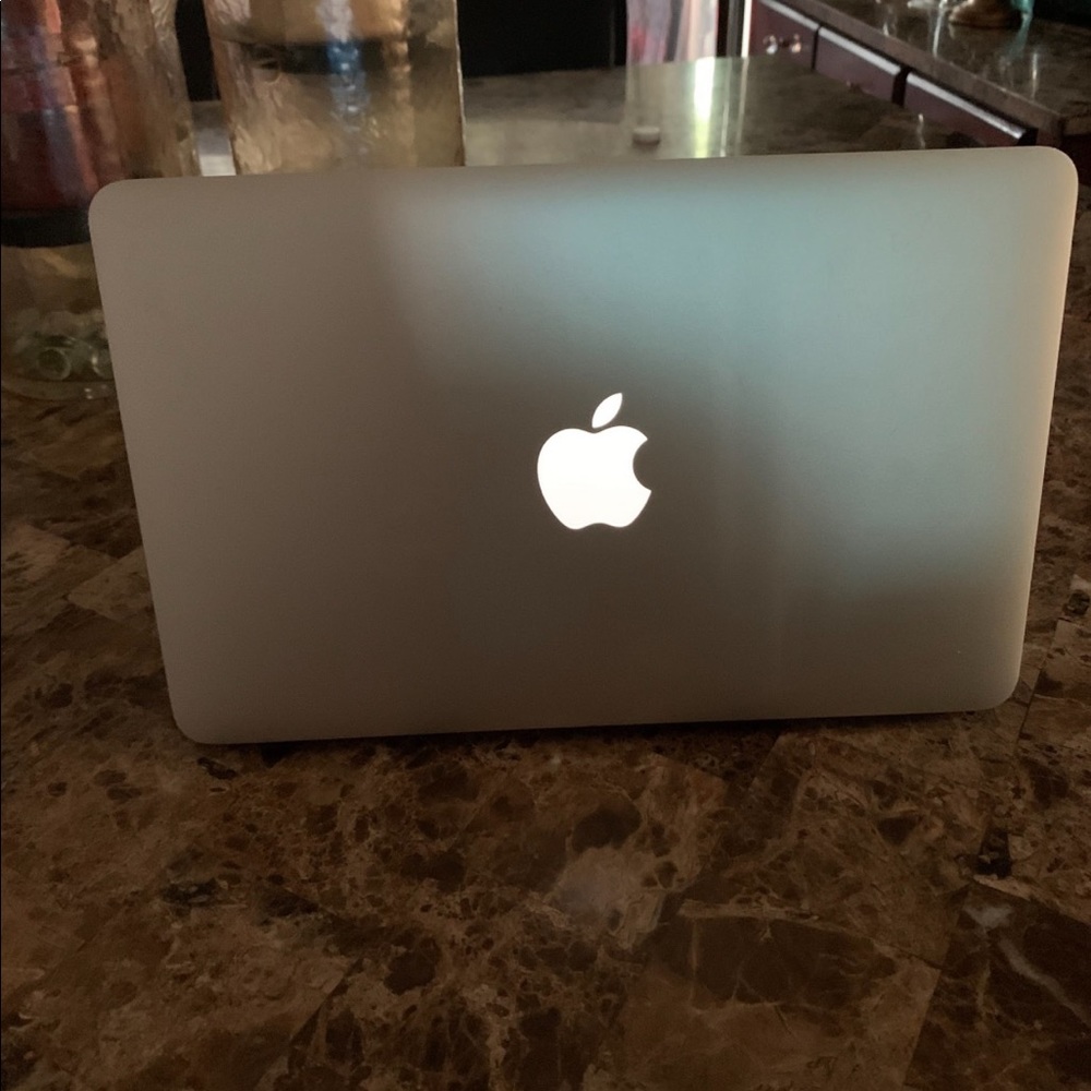 Apple Macbook